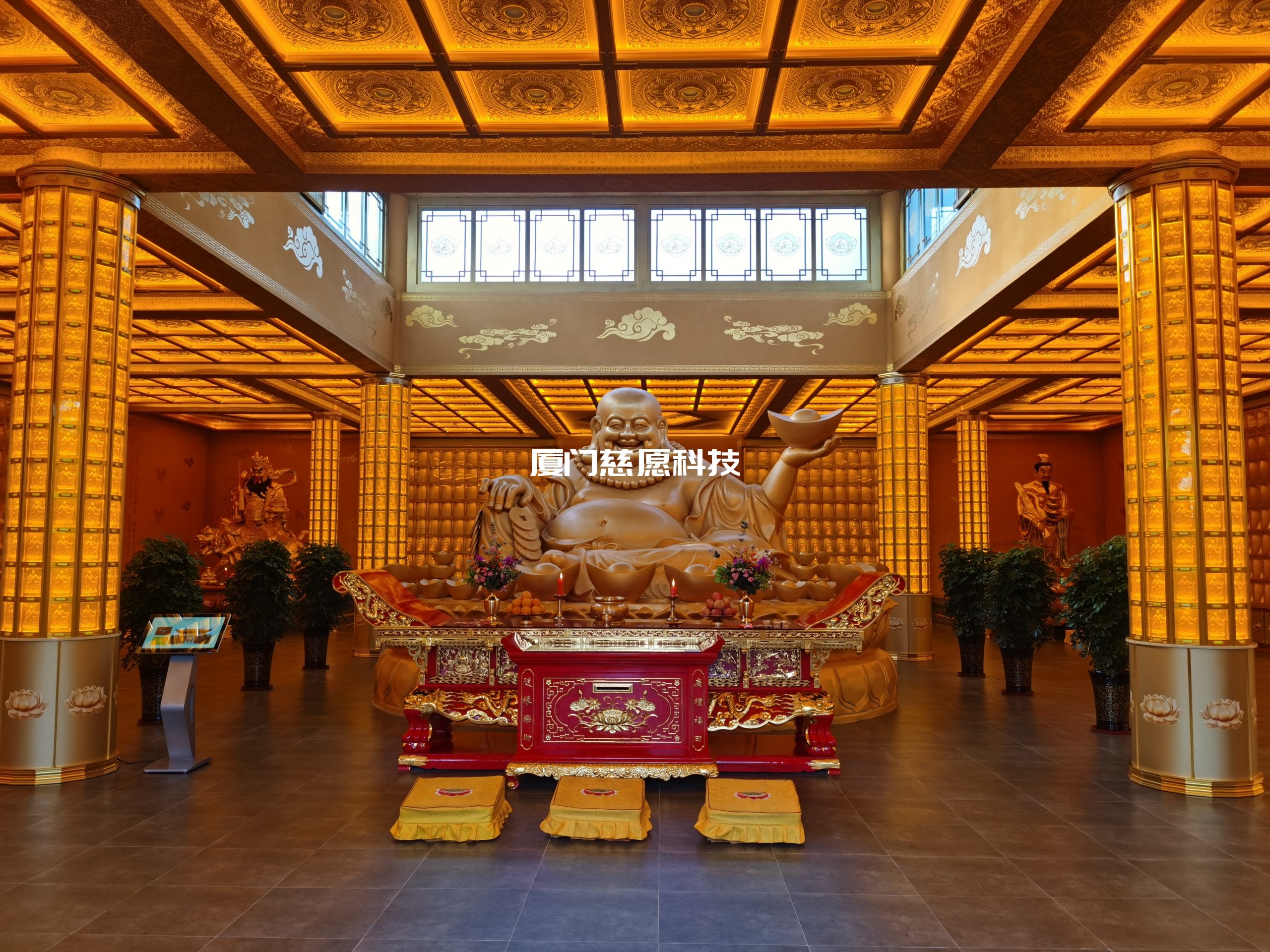 一種莊嚴(yán)神圣的美感-寺院萬佛燈